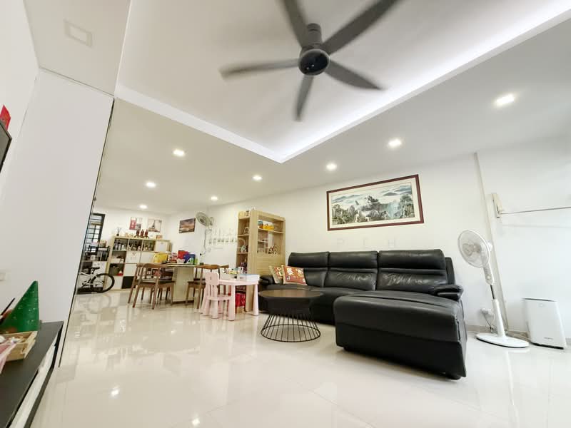 677A Jurong West Street 64, 677A Jurong West Street 64, 3 Bedrooms, 1,184 sqft, HDB Flat For Sale, by Jayden Peh, 500166481 - Living Room - PropertyGuru.com.sg