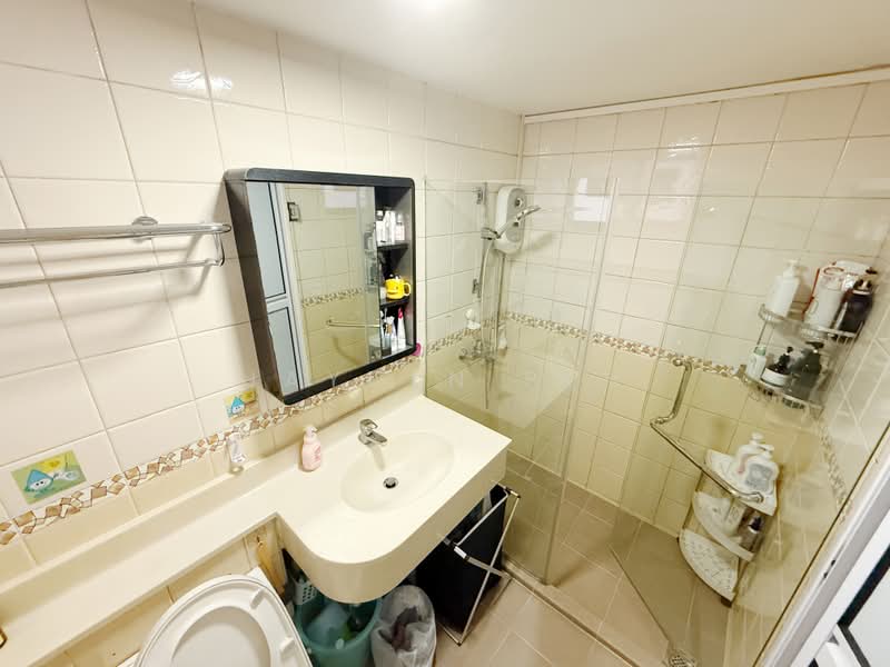 677A Jurong West Street 64, 677A Jurong West Street 64, 3 Bedrooms, 1,184 sqft, HDB Flat For Sale, by Jayden Peh, 500166481 - Bathroom - PropertyGuru.com.sg