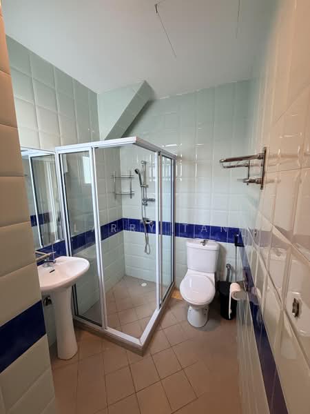 Serangoon Garden Estate, 3 Crichton Close, 6 Bedrooms, 2,332 sqft, Semi-Detached House For Sale, by Larry Tan, 500166500 - Bathroom - PropertyGuru.com.sg