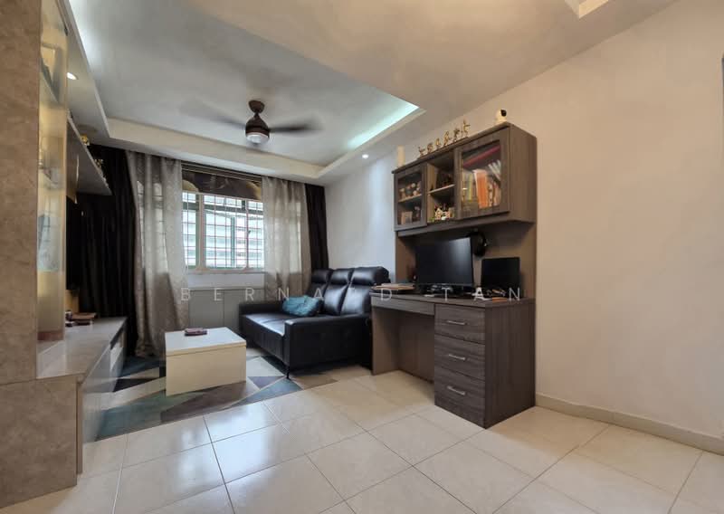 465 Choa Chu Kang Avenue 4, 465 Choa Chu Kang Avenue 4, 3 Bedrooms, 1,119 sqft, HDB Flat For Sale, by Bernard Tan, 500166516 - Living Room - PropertyGuru.com.sg