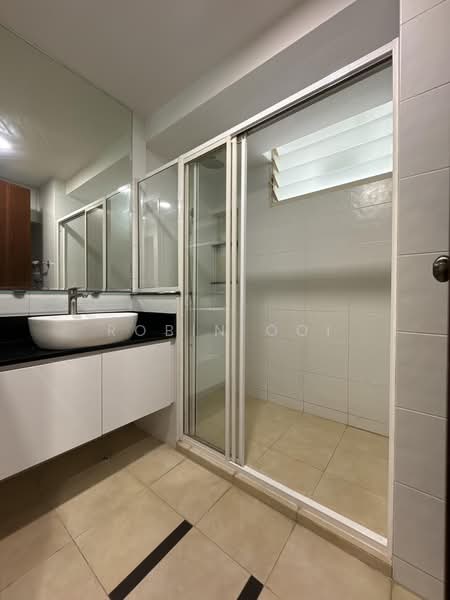Rio Vista, 28 Upper Serangoon View, 2 Bedrooms, 1,066 sqft, Condominium For Rent, by Robin Ooi, 500166550 - Bathroom - PropertyGuru.com.sg