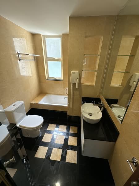 Rio Vista, 28 Upper Serangoon View, 2 Bedrooms, 1,066 sqft, Condominium For Rent, by Robin Ooi, 500166550 - Bathroom - PropertyGuru.com.sg