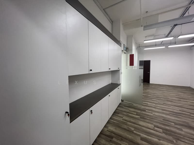 Tradehub 21, 8 Boon Lay Way, 1,893 sqft, Light Industrial (B1) For Sale, by Lexus Teo, 500166579 - CommercialGuru.com.sg