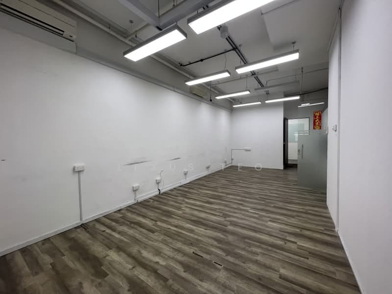 Tradehub 21, 8 Boon Lay Way, 1,893 sqft, Light Industrial (B1) For Sale, by Lexus Teo, 500166579 - CommercialGuru.com.sg