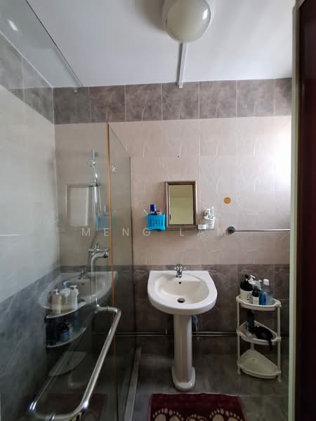 231 Hougang Street 21, 231 Hougang Street 21, Room Rental, 150 sqft, HDB Flat For Rent, by Meng Lam, 500166608 - Bathroom - PropertyGuru.com.sg