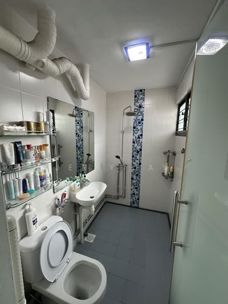 757 Yishun Street 72, 757 Yishun Street 72, 3 Bedrooms, 1,313 sqft, HDB Flat For Sale, by Jerry Tay, 500166610 - Master Bathroom - PropertyGuru.com.sg