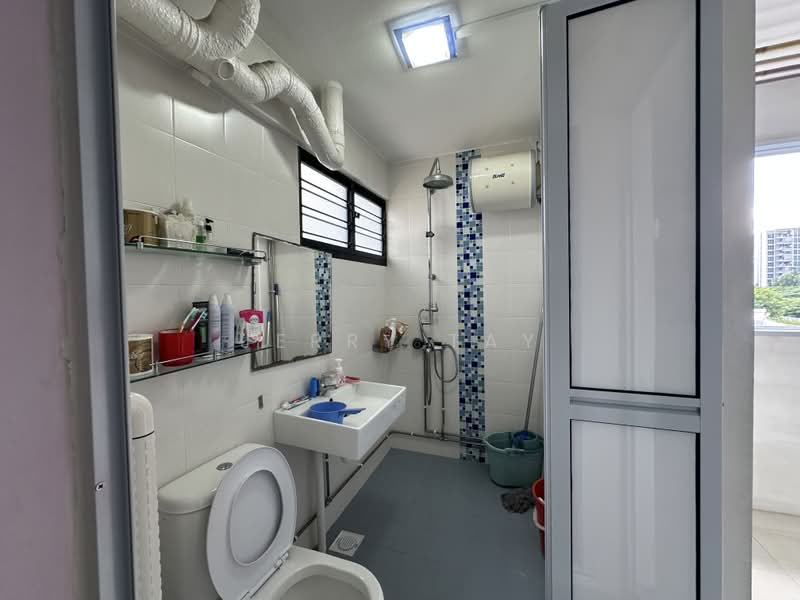 757 Yishun Street 72, 757 Yishun Street 72, 3 Bedrooms, 1,313 sqft, HDB Flat For Sale, by Jerry Tay, 500166610 - Common/junior Bathroom - PropertyGuru.com.sg