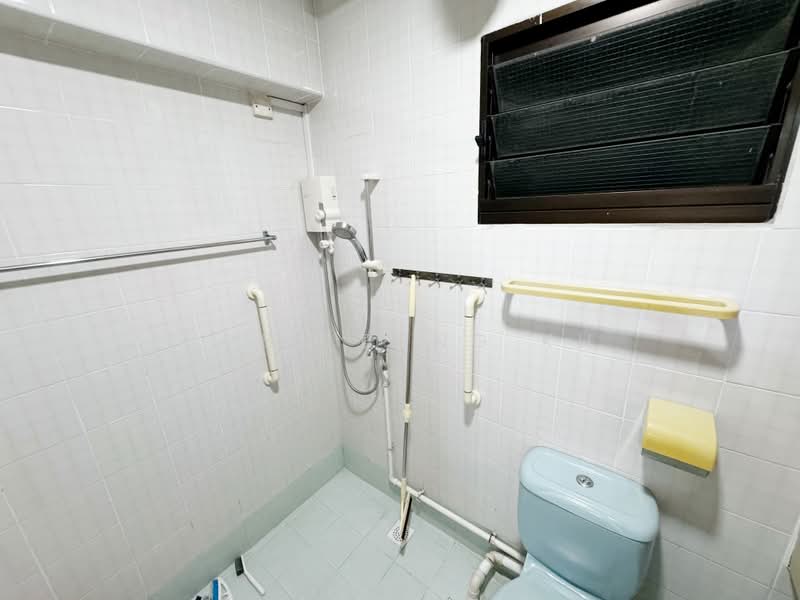 529 Woodlands Drive 14, 529 Woodlands Drive 14, 3 Bedrooms, 1,356 sqft, HDB Flat For Sale, by Bob Leung KH, 500166634 - Bathroom - PropertyGuru.com.sg