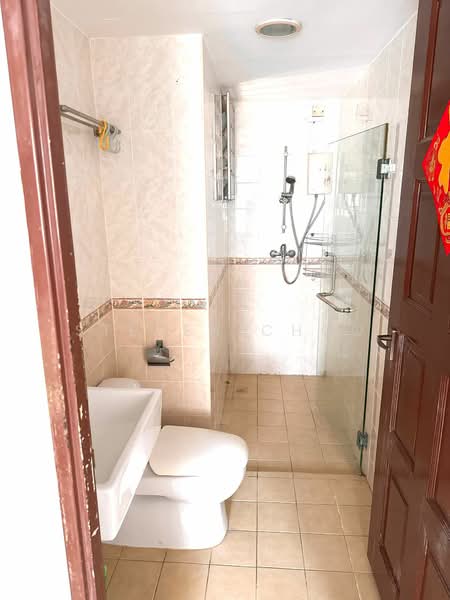 48 Strathmore Avenue, 48 Strathmore Avenue, 3 Bedrooms, 915 sqft, HDB Flat For Rent, by Steven Choo, 500166650 - Bathroom - PropertyGuru.com.sg