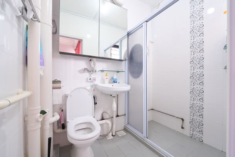 524 Hougang Avenue 6, 524 Hougang Avenue 6, 2 Bedrooms, 797 sqft, HDB Flat For Sale, by Eileen Chew, 500166655 - Bathroom - PropertyGuru.com.sg