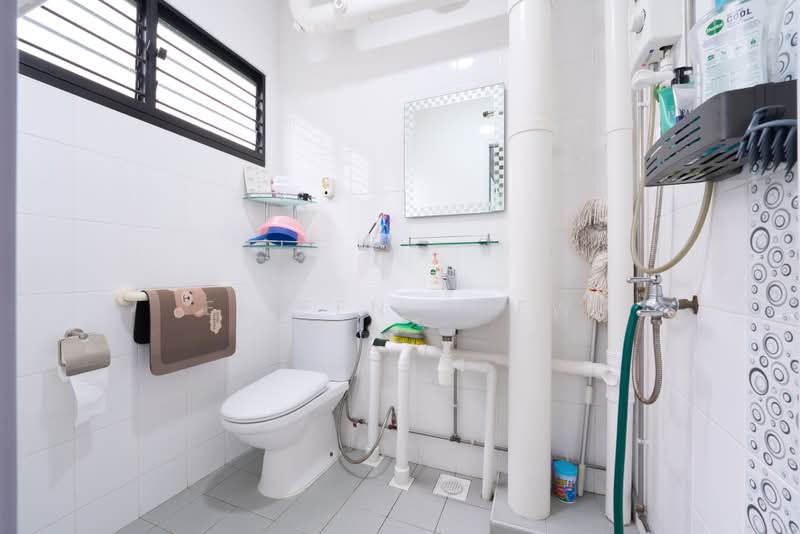 524 Hougang Avenue 6, 524 Hougang Avenue 6, 2 Bedrooms, 797 sqft, HDB Flat For Sale, by Eileen Chew, 500166655 - Bathroom - PropertyGuru.com.sg