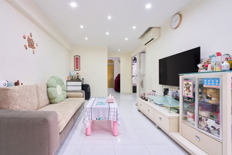524 Hougang Avenue 6, 524 Hougang Avenue 6, 2 Bedrooms, 797 sqft, HDB Flat For Sale, by Eileen Chew, 500166655 - Living Room - PropertyGuru.com.sg