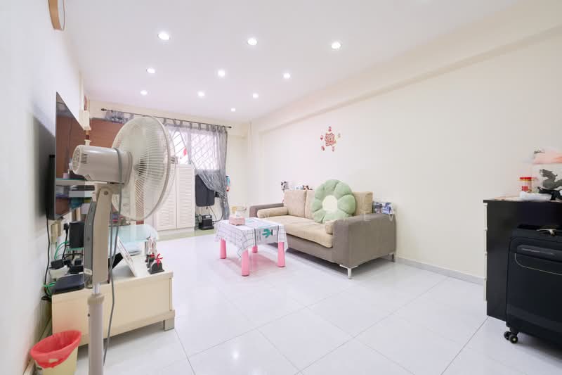 524 Hougang Avenue 6, 524 Hougang Avenue 6, 2 Bedrooms, 797 sqft, HDB Flat For Sale, by Eileen Chew, 500166655 - Living Room - PropertyGuru.com.sg