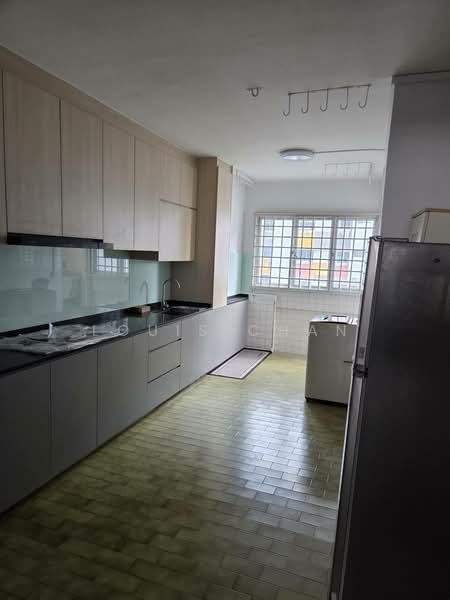 909 Tampines Avenue 4, 909 Tampines Avenue 4, 2 Bedrooms, 786 sqft, HDB Flat For Rent, by Louis Chan, 500166661 - Kitchen - PropertyGuru.com.sg