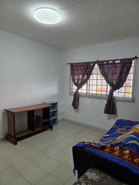 909 Tampines Avenue 4, 909 Tampines Avenue 4, 2 Bedrooms, 786 sqft, HDB Flat For Rent, by Louis Chan, 500166661 - Bedroom - PropertyGuru.com.sg