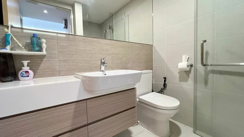 The Lakefront Residences, 42 Lakeside Drive, 3 Bedrooms, 1,033 sqft, Condominium For Sale, by Felecia Cheong, 500166662 - Bathroom - PropertyGuru.com.sg
