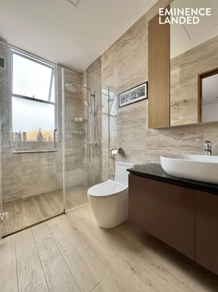 holland grove road, Holland Grove, 5 Bedrooms, 2,421 sqft, Terraced House For Sale, by Latha Kannan, 500166665 - Bathroom - PropertyGuru.com.sg