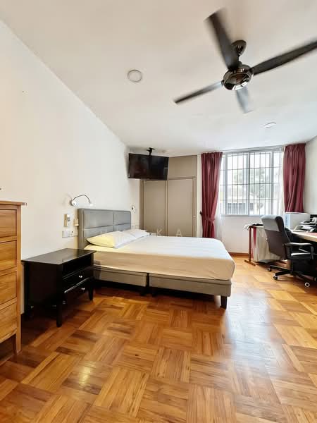 holland grove road, Holland Grove, 5 Bedrooms, 2,421 sqft, Terraced House For Sale, by Latha Kannan, 500166665 - Bedroom - PropertyGuru.com.sg