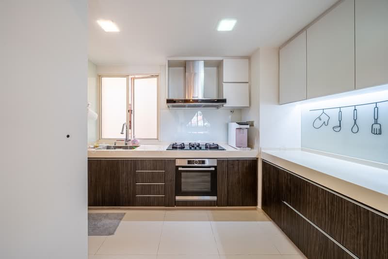 Seletar Springs Condominium, 108 Gerald Drive, 3 Bedrooms, 1,335 sqft, Condominium For Sale, by Caline Leong, 500166667 - Kitchen - PropertyGuru.com.sg