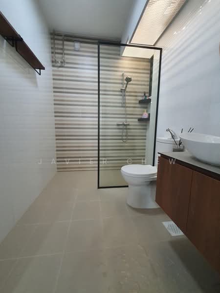 420B Northshore Drive, 420B Northshore Drive, 3 Bedrooms, 1,012 sqft, HDB Flat For Sale, by Javier Chew, 500166678 - Bathroom - PropertyGuru.com.sg