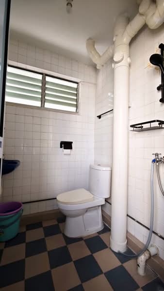 153 Yishun Street 11, 153 Yishun Street 11, Room Rental, 120 sqft, HDB Flat For Rent, by Xie Jielun 谢杰伦, 500166682 - Bathroom - PropertyGuru.com.sg