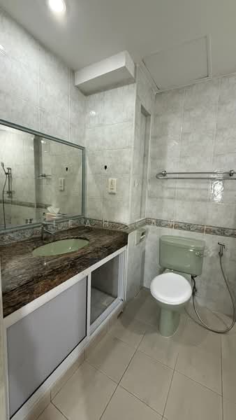 Ocean Park, 526 East Coast Road, 3 Bedrooms, 2,111 sqft, Condominium For Rent, by Leah Tay, 500166696 - Bathroom - PropertyGuru.com.sg