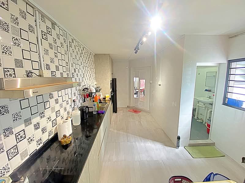 110 Bukit Batok West Avenue 6, 110 Bukit Batok West Avenue 6, 3 Bedrooms, 1,421 sqft, HDB Flat For Sale, by Eugene Chen, 500166697 - Kitchen - PropertyGuru.com.sg
