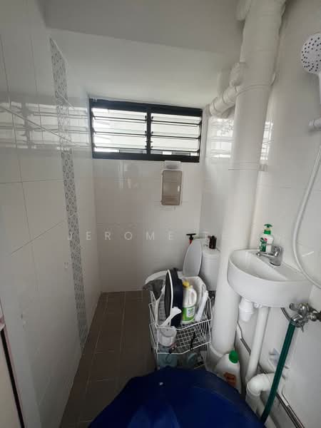 533 Ang Mo Kio Avenue 5, 533 Ang Mo Kio Avenue 5, Room Rental, 100 sqft, HDB Flat For Rent, by Jerome Tee, 500166698 - Bathroom - PropertyGuru.com.sg