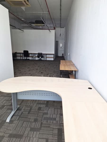 Oxley BizHub, 61 Ubi Road 1, 947 sqft, Light Industrial (B1) For Sale, by Rick Khiantani, 500166703 - Interior - CommercialGuru.com.sg