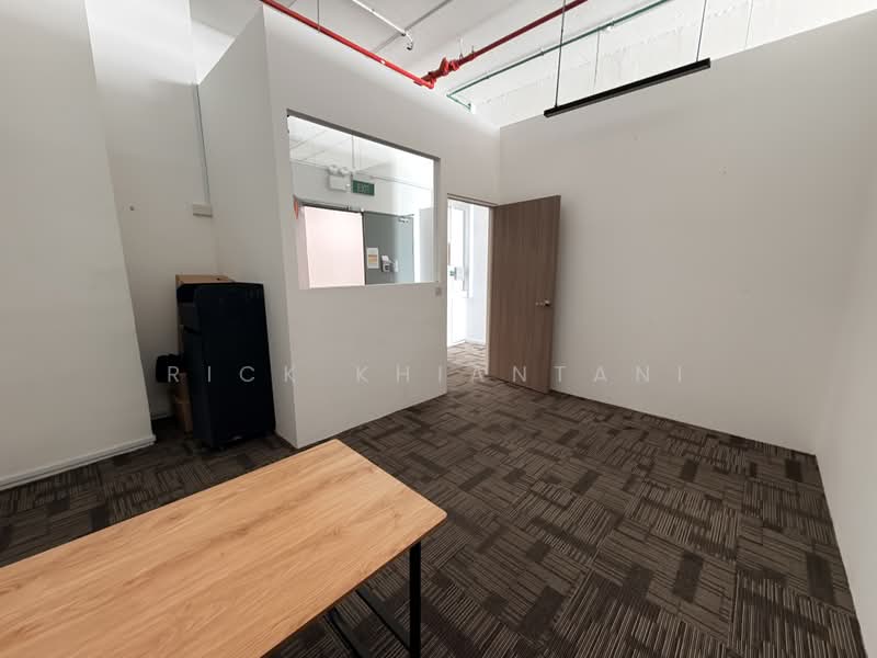Oxley BizHub, 61 Ubi Road 1, 947 sqft, Light Industrial (B1) For Sale, by Rick Khiantani, 500166703 - Interior - CommercialGuru.com.sg