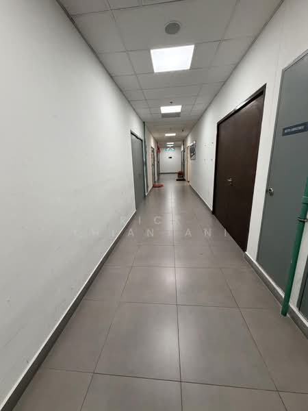 Oxley BizHub, 61 Ubi Road 1, 947 sqft, Light Industrial (B1) For Sale, by Rick Khiantani, 500166703 - Corridor - CommercialGuru.com.sg