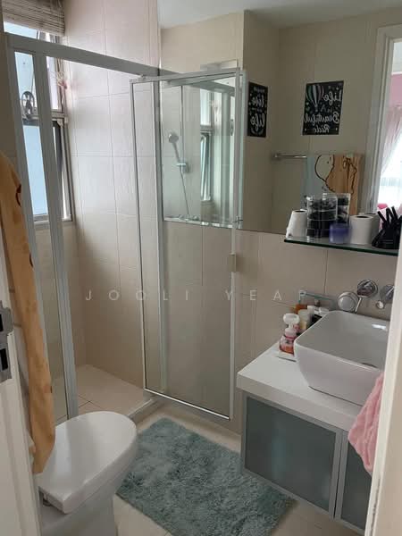 Gardenvista, 950 Dunearn Road, 4 Bedrooms, 1,345 sqft, Condominium For Sale, by Jooli Yeap, 500166715 - Bathroom - PropertyGuru.com.sg