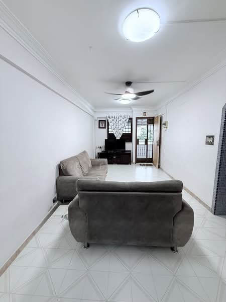 180 Bukit Batok West Avenue 8, 180 Bukit Batok West Avenue 8, 2 Bedrooms, 721 sqft, HDB Flat For Sale, by Jane Francis, 500166722 - Living Room - PropertyGuru.com.sg