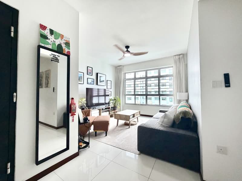 677C Yishun Ring Road, 677C Yishun Ring Road, 3 Bedrooms, 1,001 sqft, HDB Flat For Sale, by Evon Ng, 500166729 - Living Room - PropertyGuru.com.sg