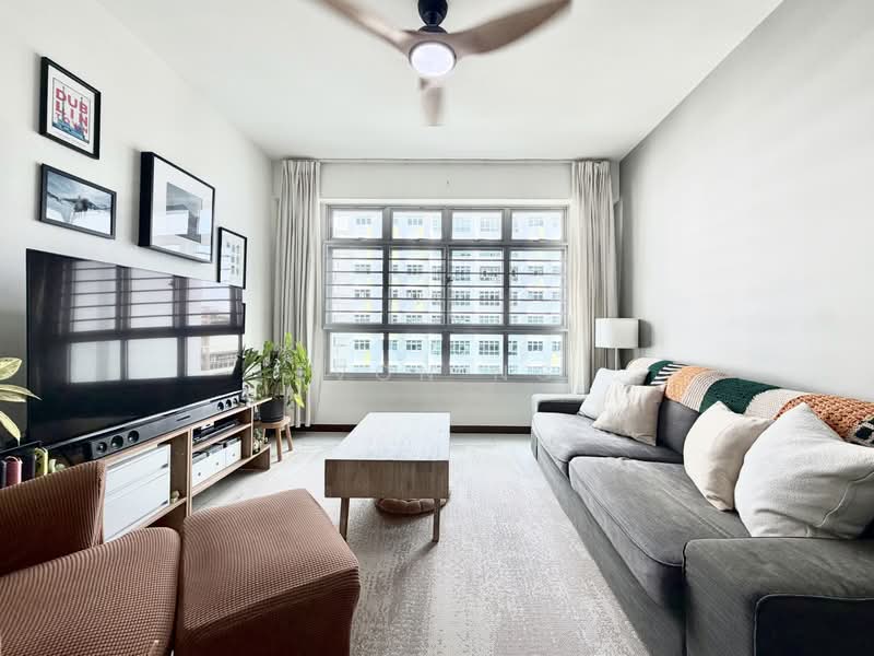 677C Yishun Ring Road, 677C Yishun Ring Road, 3 Bedrooms, 1,001 sqft, HDB Flat For Sale, by Evon Ng, 500166729 - Living Room - PropertyGuru.com.sg