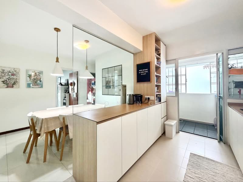 677C Yishun Ring Road, 677C Yishun Ring Road, 3 Bedrooms, 1,001 sqft, HDB Flat For Sale, by Evon Ng, 500166729 - Kitchen & Dining Area - PropertyGuru.com.sg