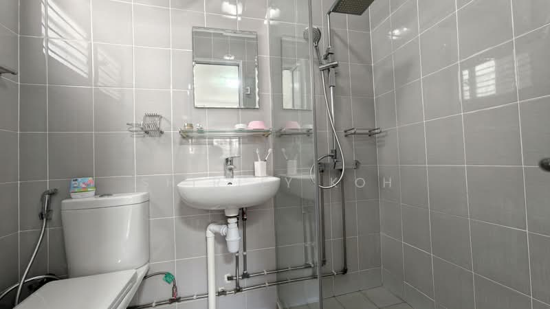 655 Hougang Avenue 8, 655 Hougang Avenue 8, 3 Bedrooms, 1,291 sqft, HDB Flat For Sale, by Shirley Koh, 500166733 - Bathroom - PropertyGuru.com.sg