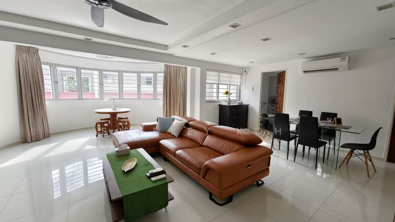 655 Hougang Avenue 8, 655 Hougang Avenue 8, 3 Bedrooms, 1,291 sqft, HDB Flat For Sale, by Shirley Koh, 500166733 - Living Room - PropertyGuru.com.sg
