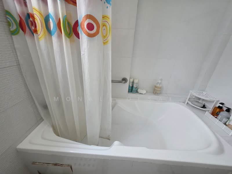 The Makena, 121 Meyer Road, 3 Bedrooms, 1,636 sqft, Condominium For Rent, by Monali Desai, 500166742 - Bathroom - PropertyGuru.com.sg