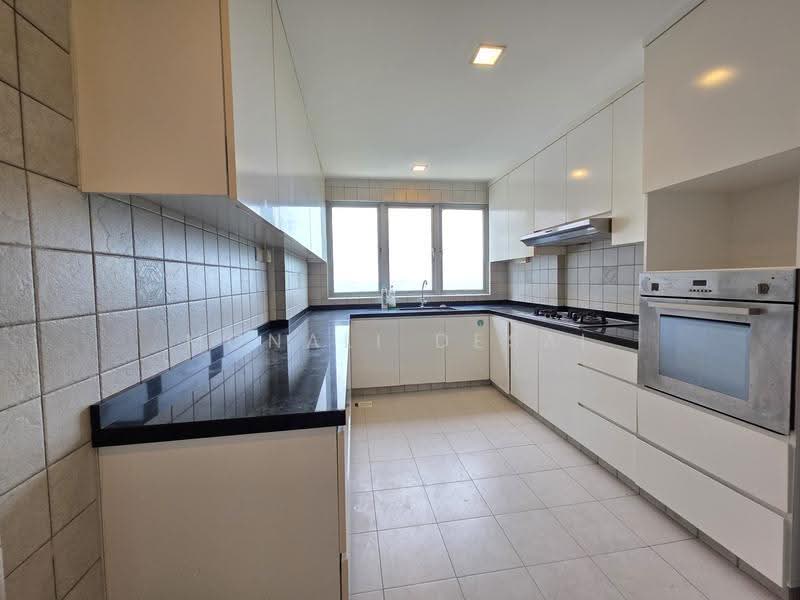The Makena, 121 Meyer Road, East Coast / Marine Parade, 3 Bedrooms, 1,636 sqft, Condominium For Rent, by Monali Desai, 500166742 - Kitchen - PropertyGuru.com.sg