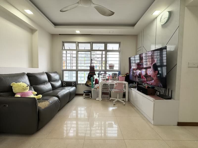 23 Teban Gardens Road, 23 Teban Gardens Road, 3 Bedrooms, 936 sqft, HDB Flat For Sale, by Derrick Dang, 500166743 - Living Room - PropertyGuru.com.sg
