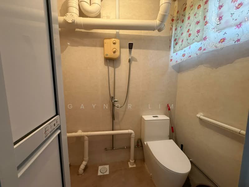 54 Pipit Road, 54 Pipit Road, 3 Bedrooms, 1,012 sqft, HDB Flat For Sale, by Gaynor Lim, 500166744 - Bathroom - PropertyGuru.com.sg