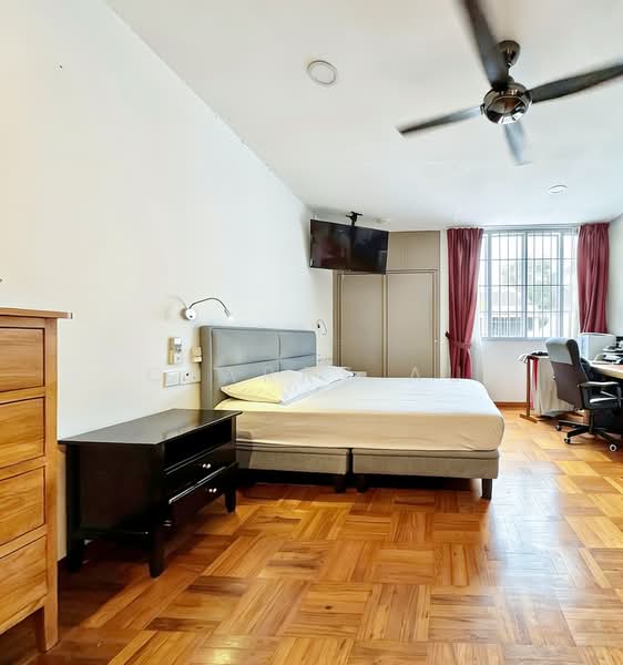 ‼️ Rare Inter-Terrace in D10 Holland Enclave • 1km Henry Park Pri ★Eminence Landed★, Holland Grove Road, Mount Sinai, Moonbeam Terrace, 3 Bedrooms, 2,740 sqft, Terraced House For Sale, by Clarry Au, 500166747 - Bedroom - PropertyGuru.com.sg