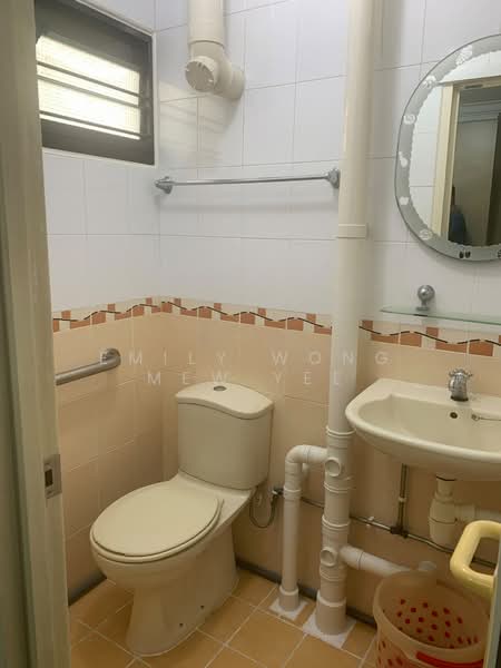 61 Telok Blangah Heights, 61 Telok Blangah Heights, 2 Bedrooms, 721 sqft, HDB Flat For Sale, by Emily Wong Mew Yee, 500166750 - Bathroom - PropertyGuru.com.sg