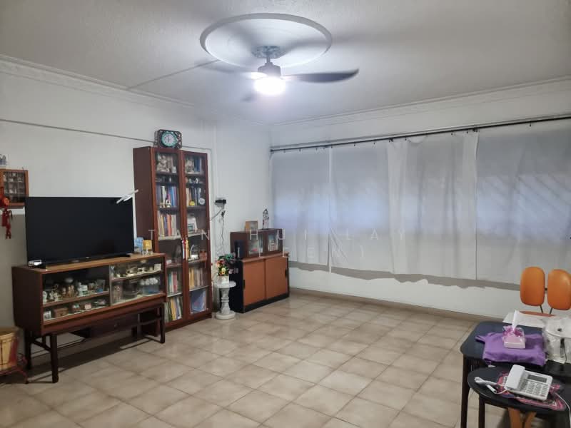 632 Veerasamy Road, 632 Veerasamy Road, 3 Bedrooms, 1,152 sqft, HDB Flat For Sale, by Tan Hui Lay (Eileen), 500166752 - Living Room - PropertyGuru.com.sg
