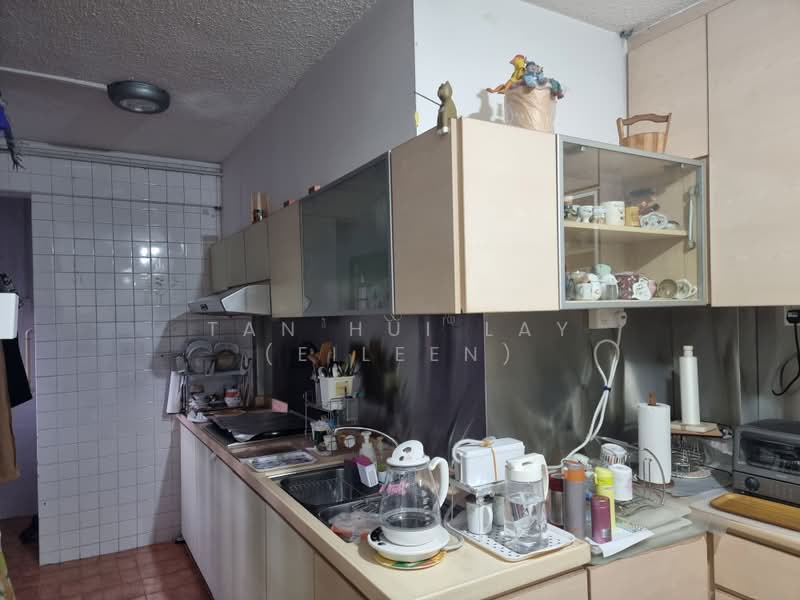 632 Veerasamy Road, 632 Veerasamy Road, 3 Bedrooms, 1,152 sqft, HDB Flat For Sale, by Tan Hui Lay (Eileen), 500166752 - Kitchen - PropertyGuru.com.sg