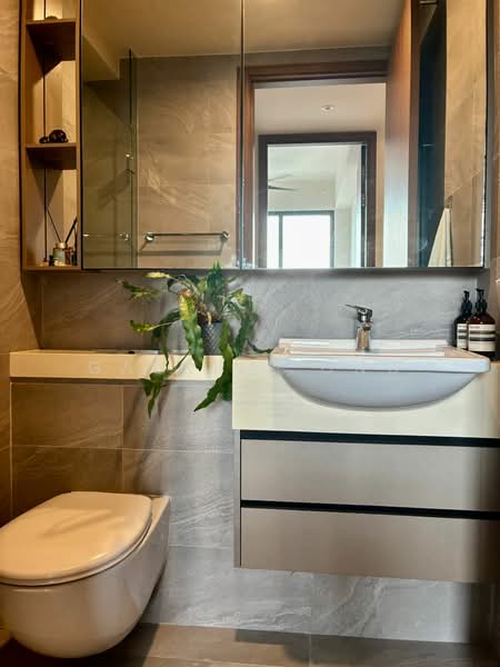 Stirling Residences, 23 Stirling Road, 2 Bedrooms, 689 sqft, Condominium For Rent, by Gabriel Ong, 500166754 - Bathroom - PropertyGuru.com.sg