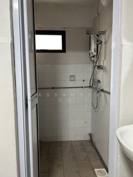 114 Ho Ching Road, 114 Ho Ching Road, 2 Bedrooms, 632 sqft, HDB Flat For Rent, by Kassandra Oh, 500166755 - Bathroom - PropertyGuru.com.sg