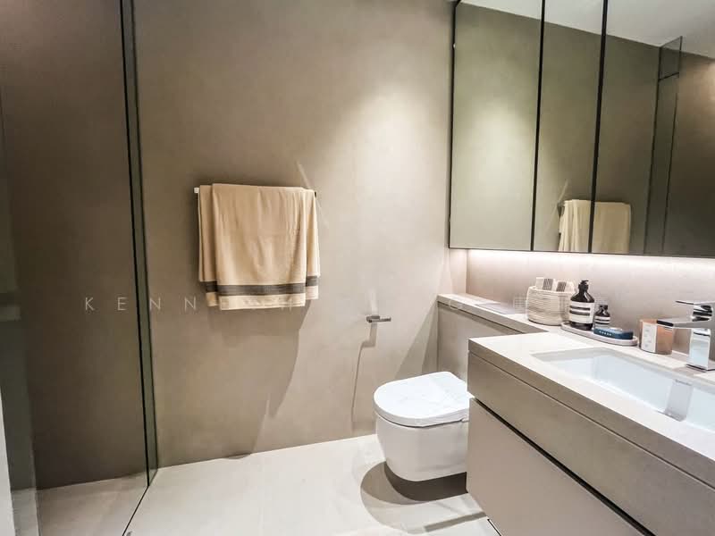 The Robertson Opus, 11 Unity Street, 1 Bedroom, 431 sqft, Condominium For Sale, by Kenneth Kong 康训豪, 500166758 - Master Bathroom - PropertyGuru.com.sg