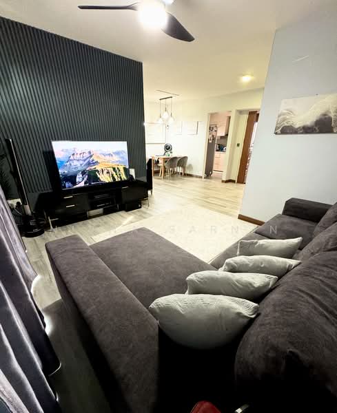 815A Choa Chu Kang Avenue 7, 815A Choa Chu Kang Avenue 7, 3 Bedrooms, 1,001 sqft, HDB Flat For Sale, by Nirna Sarnin, 500166760 - Living Room - PropertyGuru.com.sg